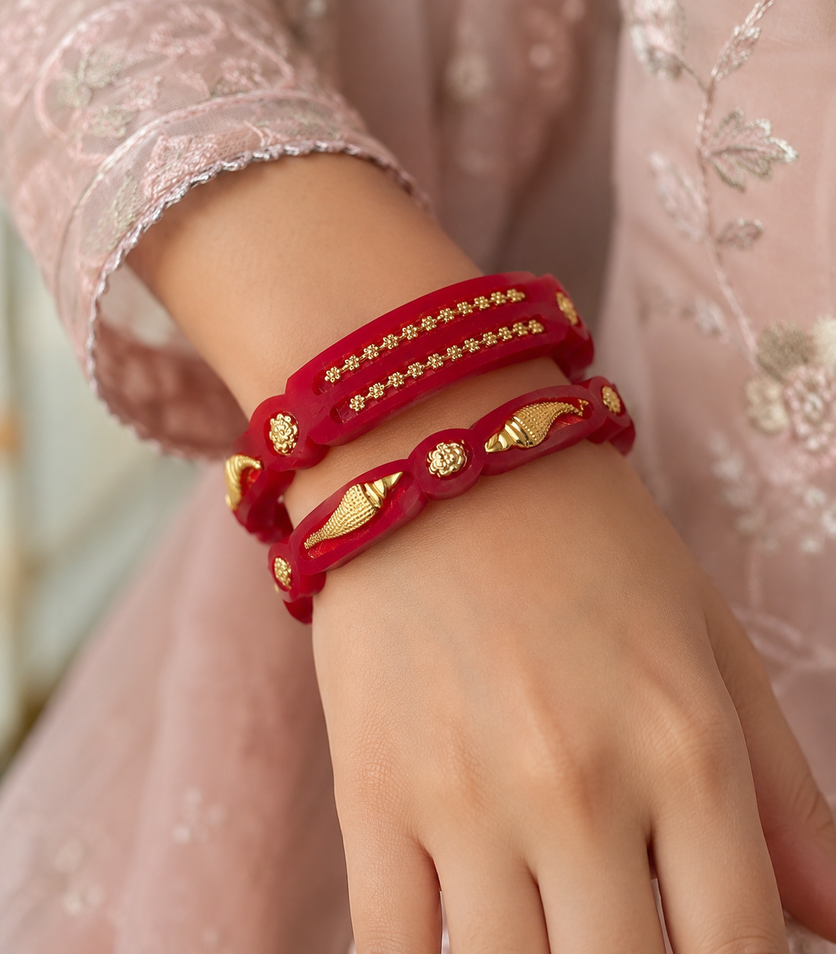 প্রিমিয়াম লাল-সোনালি ডিজাইনার চুড়ি (Red & Gold Designer Bangles) – নারীদের জন্য এলিগেন্ট কালেকশন